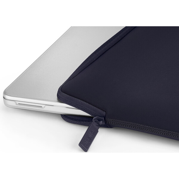 Pipetto Classic Fit Sleeve pouzdro pro MacBook Neo 13 tmavě modré - Pouzdra - Obrázek e24d54cfa95e41eea28eddc4f95f521b