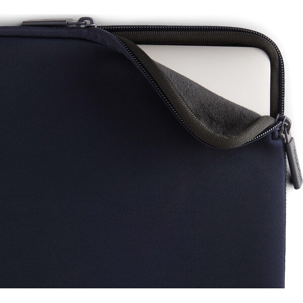 Pipetto Classic Fit Sleeve pouzdro pro MacBook Neo 13 tmavě modré - Pouzdra - Obrázek e6452d161c0f4378be9b34c6203b87a6
